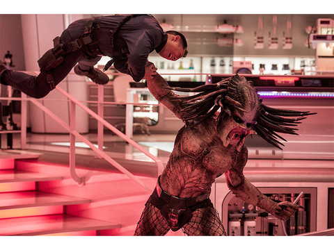 SFアクション最新作『プレデター』予告編。イカしたガジェットもたくさん登場の予感？