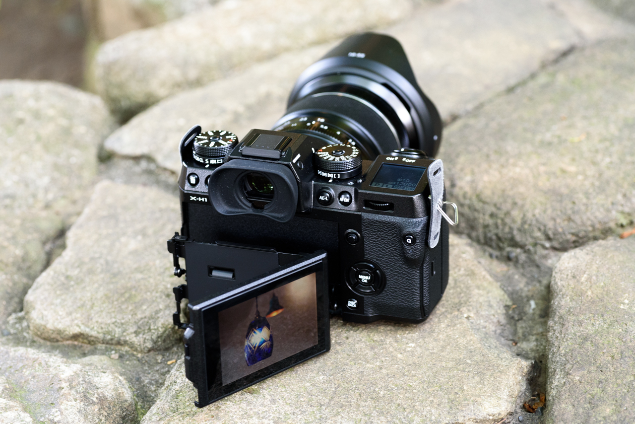 これはミラーレス一眼なのだろうか？ FUJIFILM X-H1レビュー