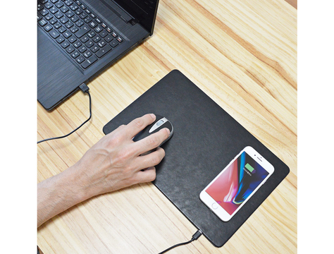 最強のタッグ。スマホをワイヤレス充電できるマウスパッドが登場