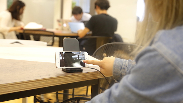 【きょうの限定Amazonセール】充電できるスマホスタンドってホントに便利。｢RAVPowerのワイヤレスチャージャー｣が10％オフ