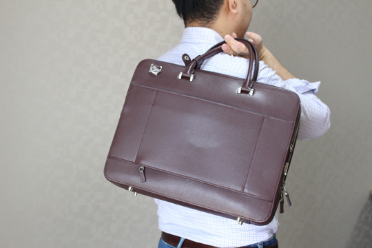 このフォルムの美しさはアガる！ビジネスシーンで使いたい高機能バッグ｢FAIRE｣を使ってみた