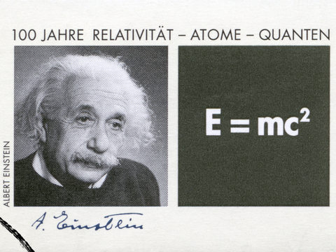 自尊心の低い人はVRでアインシュタインになると点まで上がる