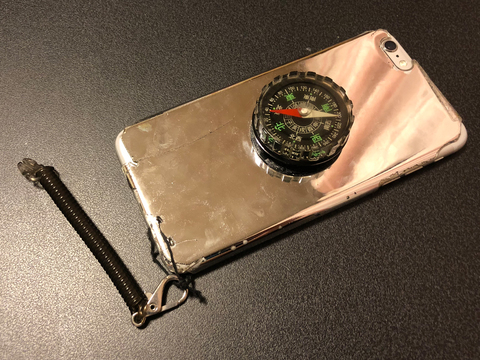 親父の改造ガジェット:コンパス付きiPhoneケース