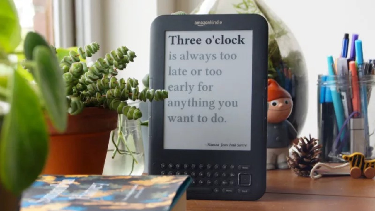 小粋でステキ 使い古したkindleを置き時計にアレンジ ギズモード ジャパン