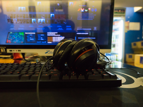 AIがトップ0.05%のプロ級ゲーマーで構成したチームに勝利! 超進化を遂げて『Dota2』で世界大会を目指す