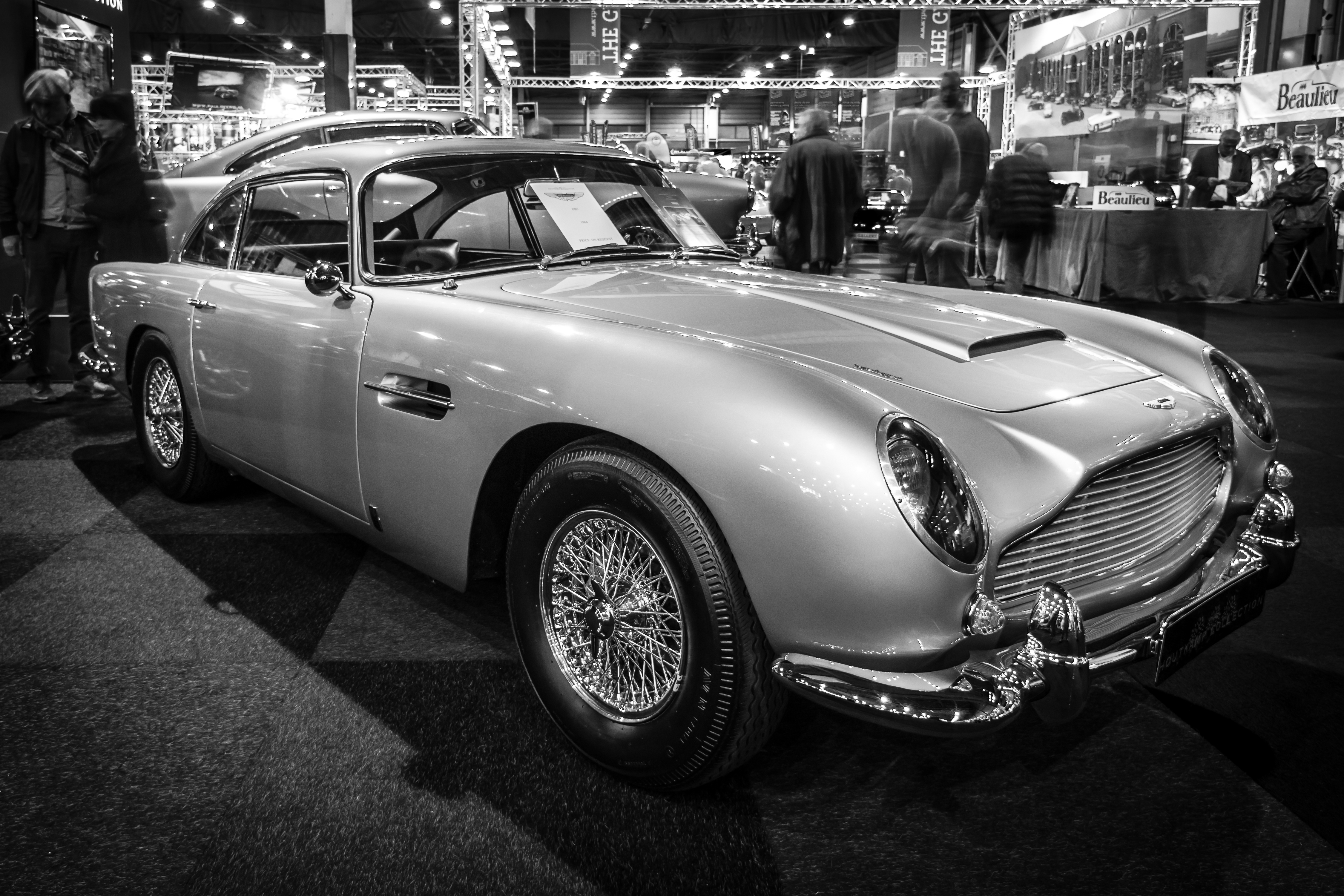 ボンドカーの代名詞「Aston Martin DB5」がギミック付きで25台限定生産
