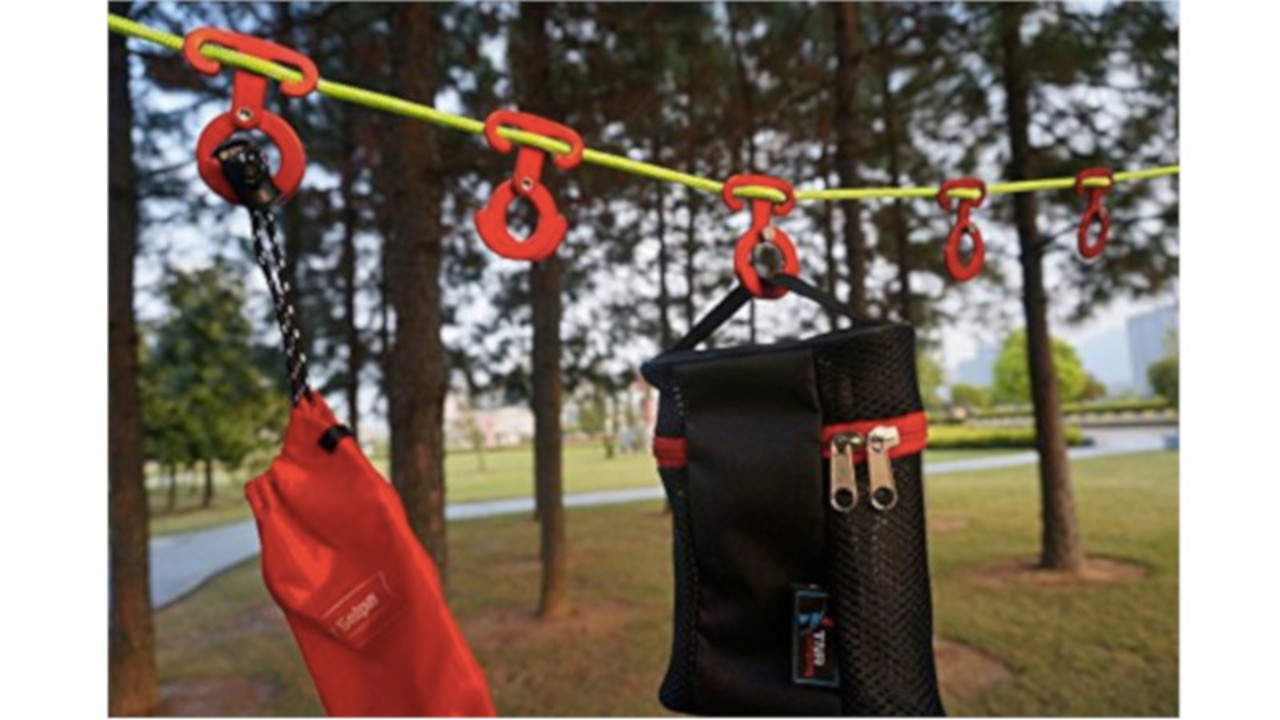 汚したくないなら空中に ロープに引っ掛けて使えるアウトドア用マルチハンガー ギズモード ジャパン