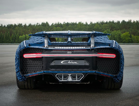 接着剤は使ってない!? LEGOが公式で実際に走るブガッティ・シロンを作ってしまう