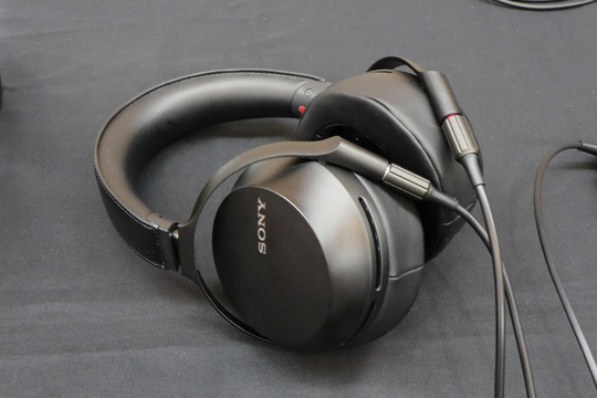ソニー「MDR-Z7M2」「IER-M9/M7」ハンズオン:有線派にとっては選びきれないほどの贅沢サウンドをお届け