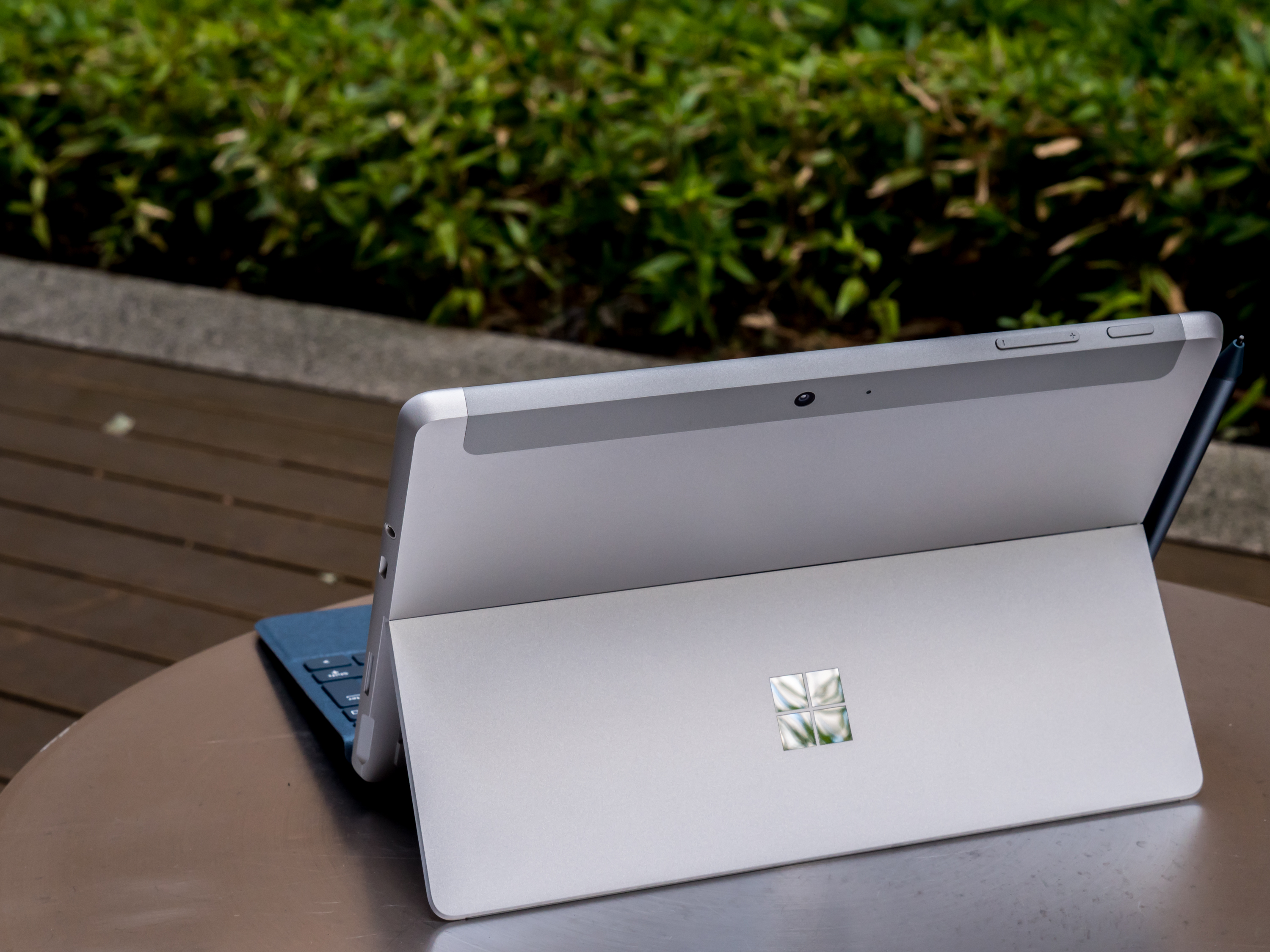 Surface Go レビュー：未来はまだメインマシンに成れず | ギズモード