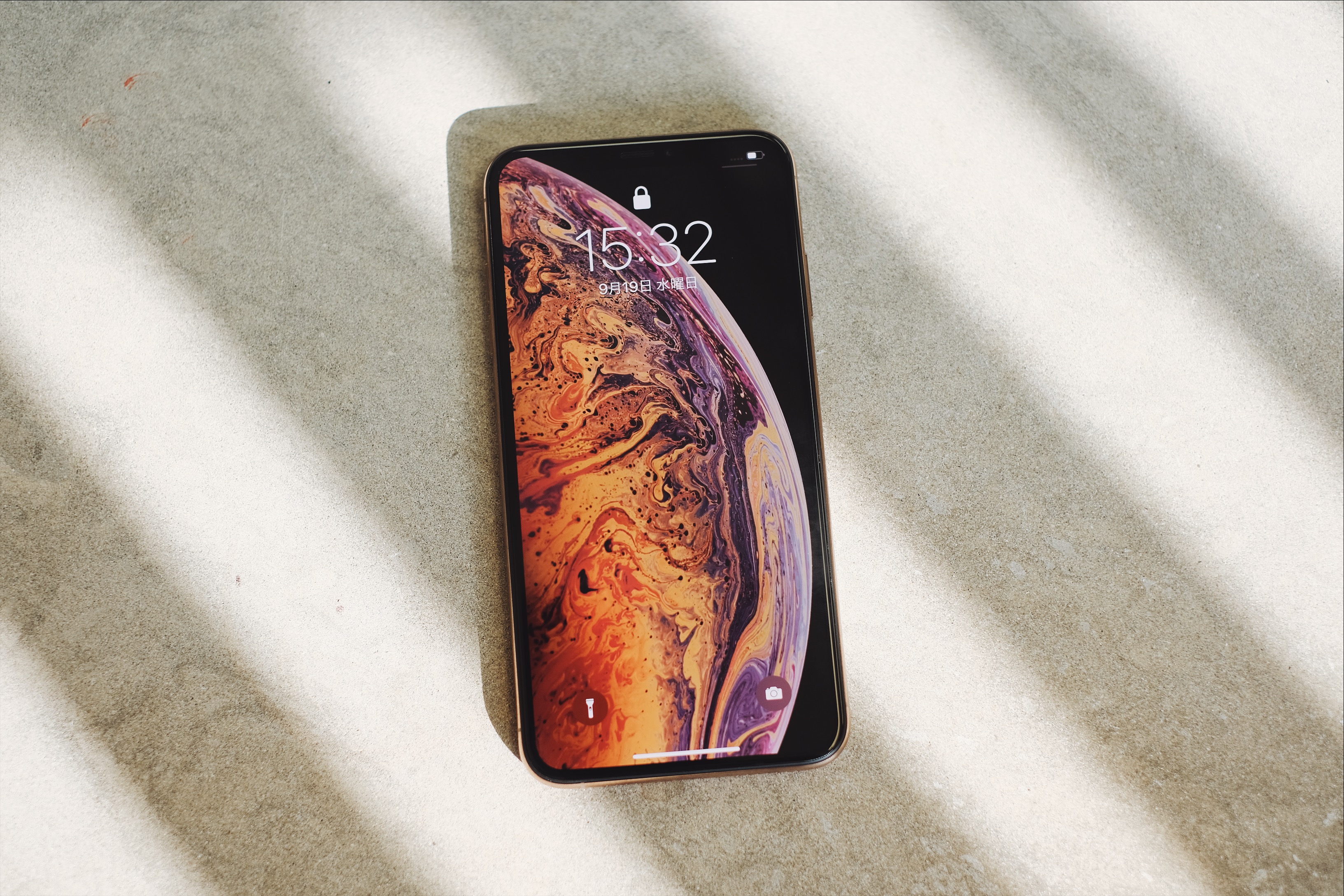 iPhone XS Max アンボックス：吸いこまれそうなほど大きくて美しい