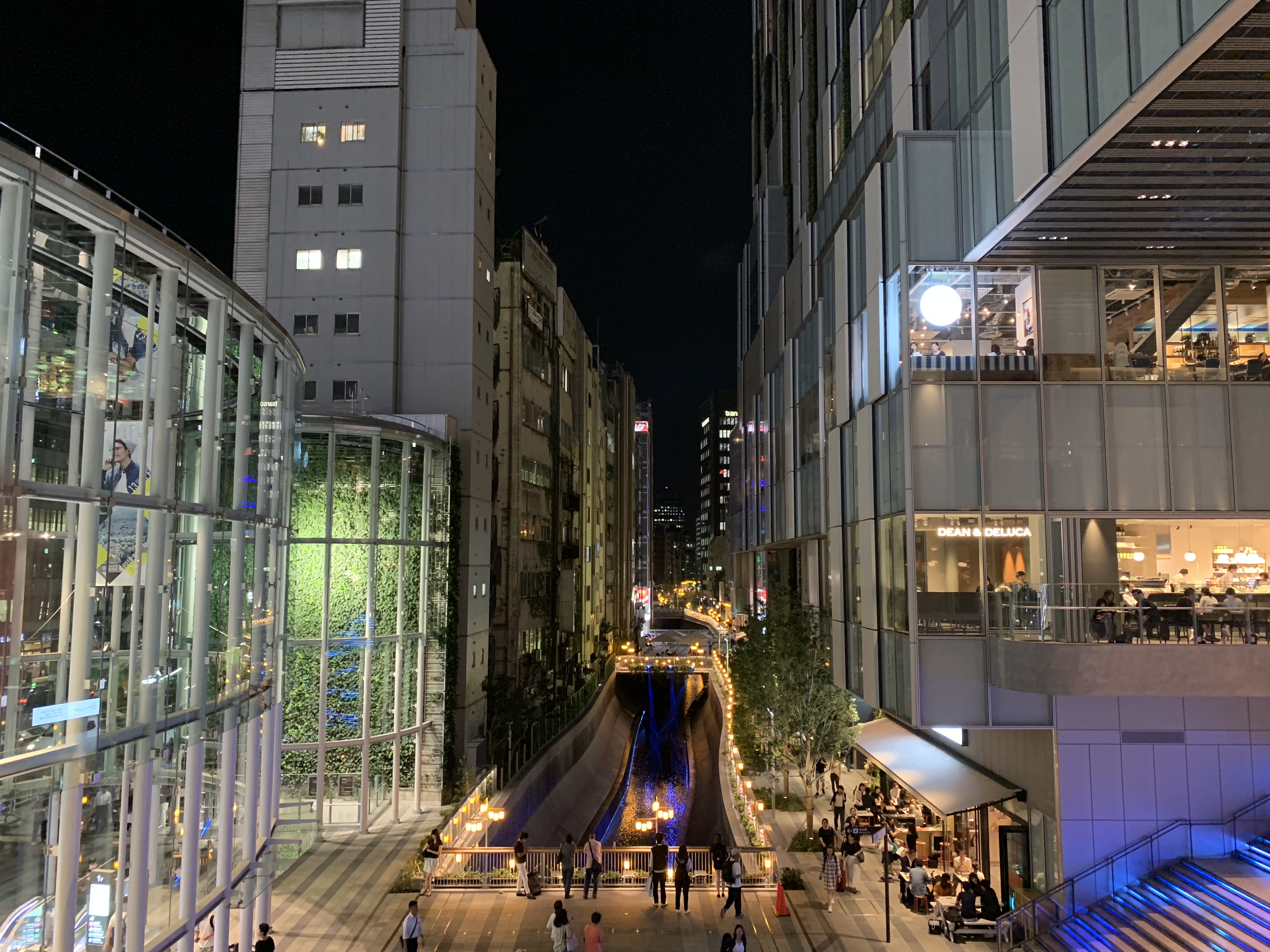 Iphone Xs 一年でこんなに進歩するなんて 夜景撮影が 明るく 綺麗になった けれども ギズモード ジャパン