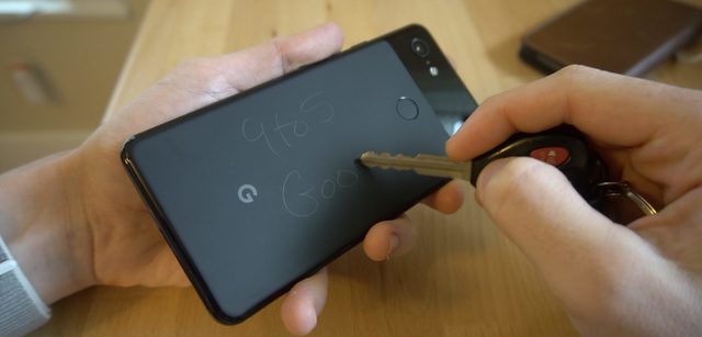 Pixel 3の背面エッチングガラス vs. 鍵