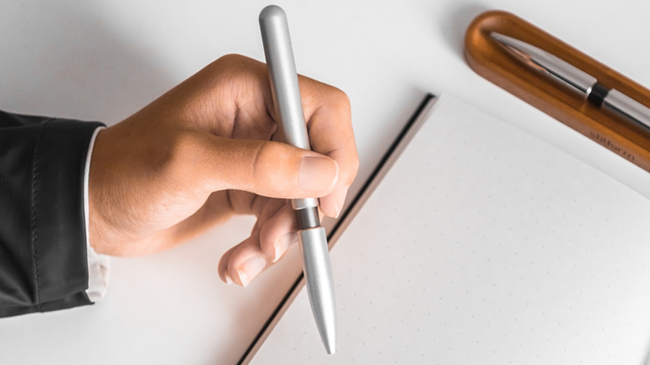 超軽量でapple製品との相性バツグン チタンから削り出したボールペン Kosmos Titan がキャンペーン開始 ギズモード ジャパン