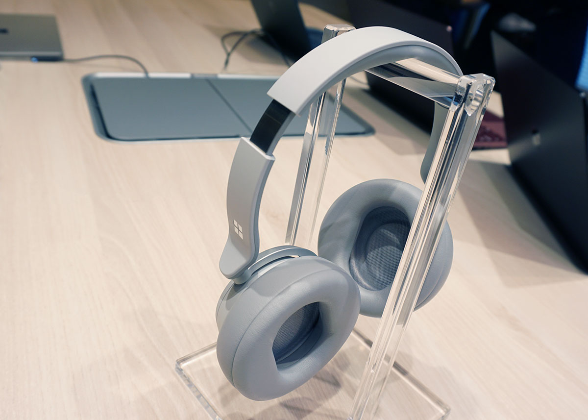 180107_surface_headphones_japan_launch_3