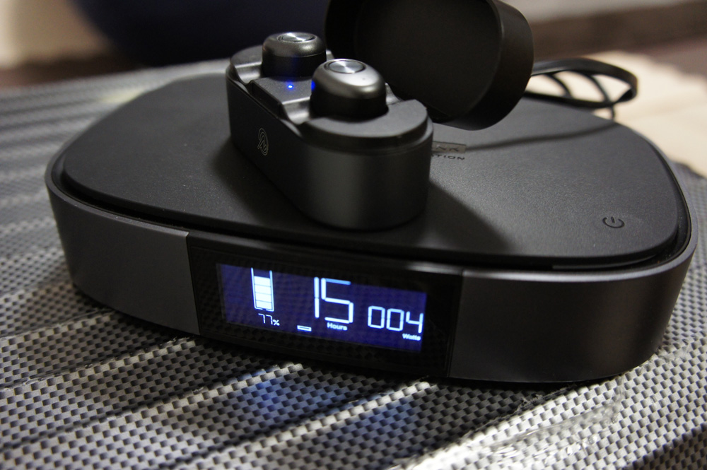 river_wireless_ear_charge