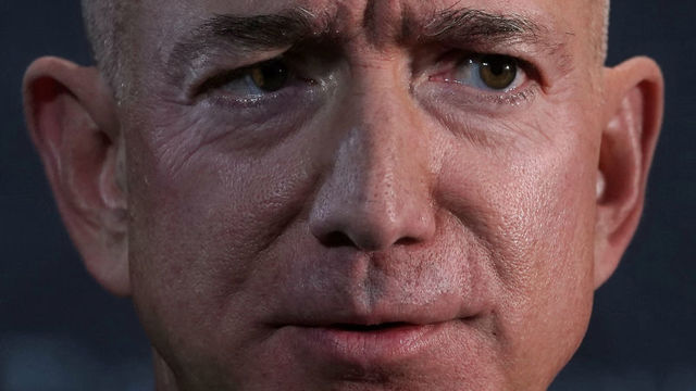 ベゾスのイチャイチャ不倫メッセがリーク→犯人はトランプ大統領?