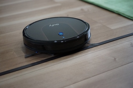 【読者限定で15%オフに】Wi-Fi、スマホ対応のクロいヤツ! Ankerのプレミアムロボット掃除機「Eufy RoboVac 30C」を使ってみた!