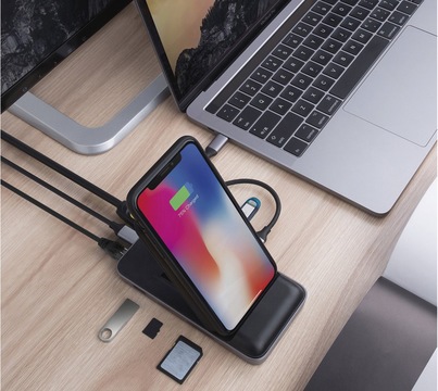 USB-Cハブの完全体。8つの拡張ポート+Qi充電に対応してます