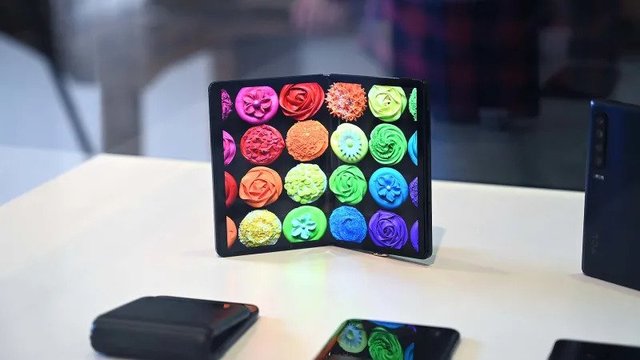 中国メーカーTCLの折りたたみスマホは2020年半ばまでおあずけ