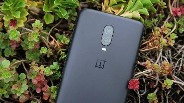 ポップアップ式フロントカメラ、よかったスマホをダメにする...?