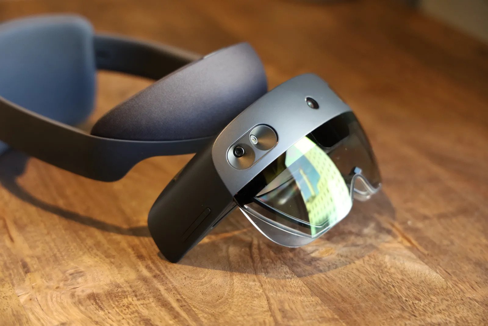 マイクロソフトの新MRヘッドセット「HoloLens 2」ハンズオン：課題と