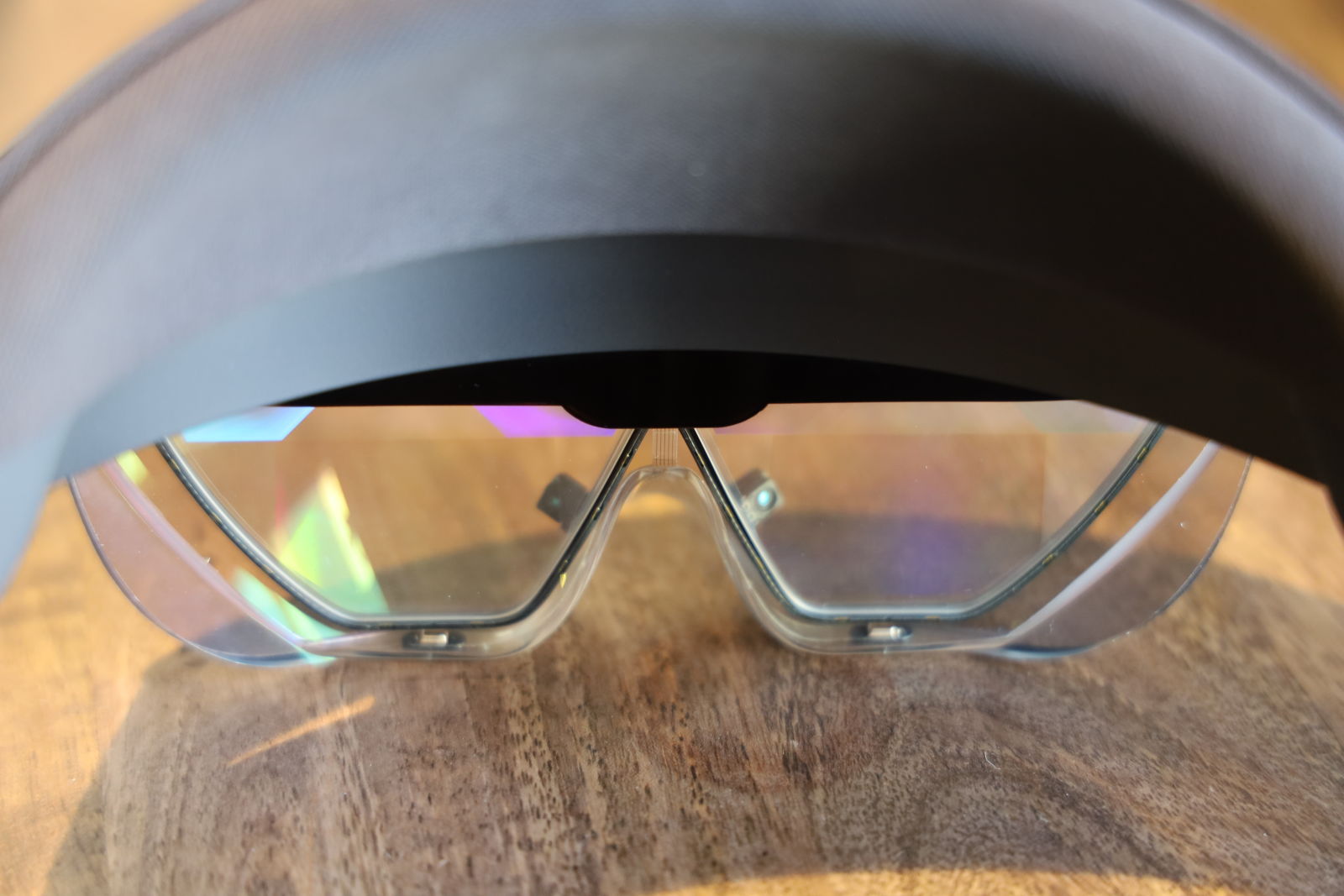 マイクロソフトの新MRヘッドセット「HoloLens 2」ハンズオン：課題と