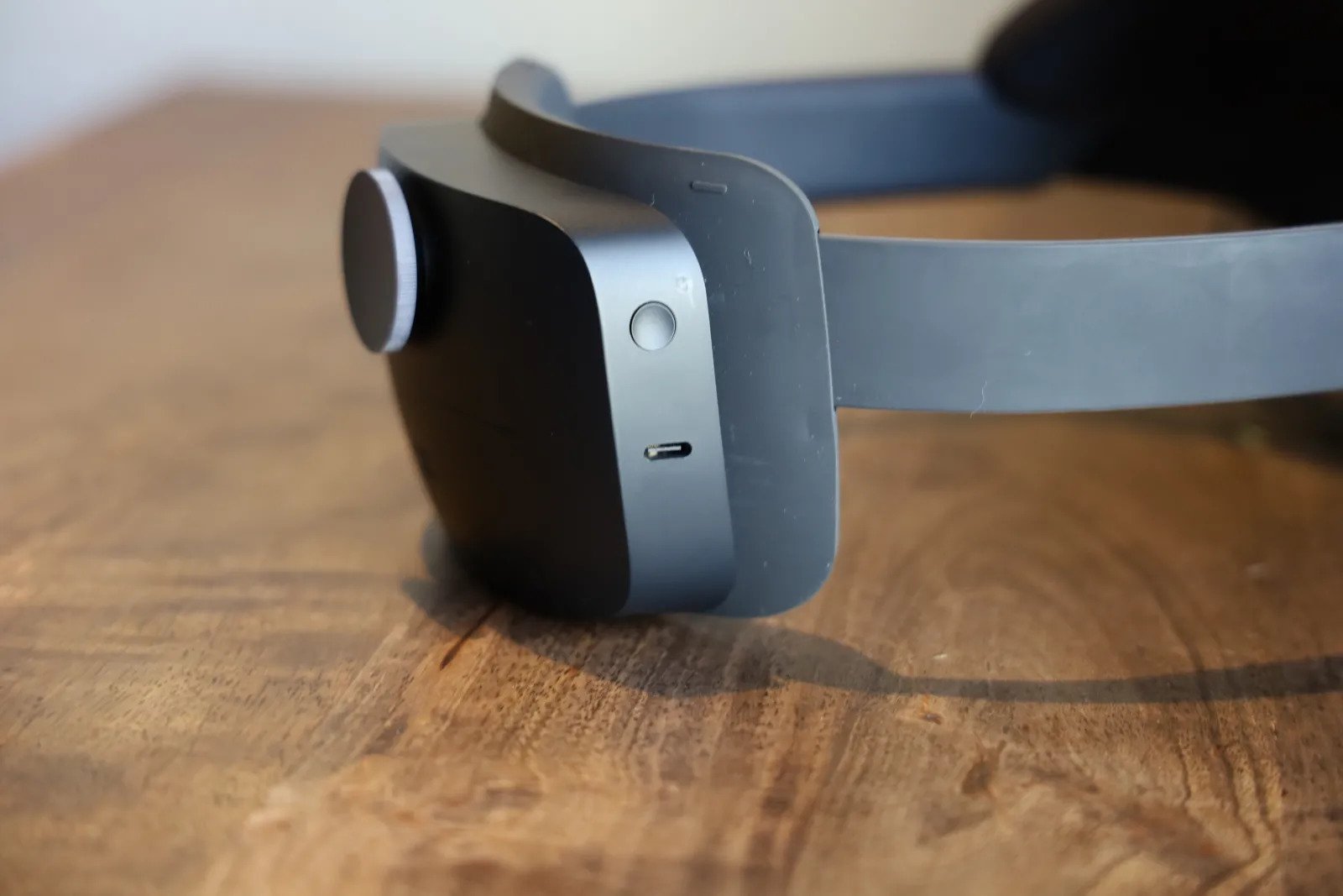マイクロソフトの新MRヘッドセット「HoloLens 2」ハンズオン：課題と