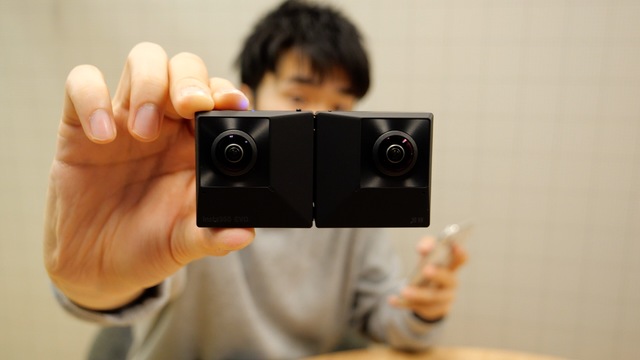 【1分レビュー】折りたたみカメラとな...? Insta360 EVO