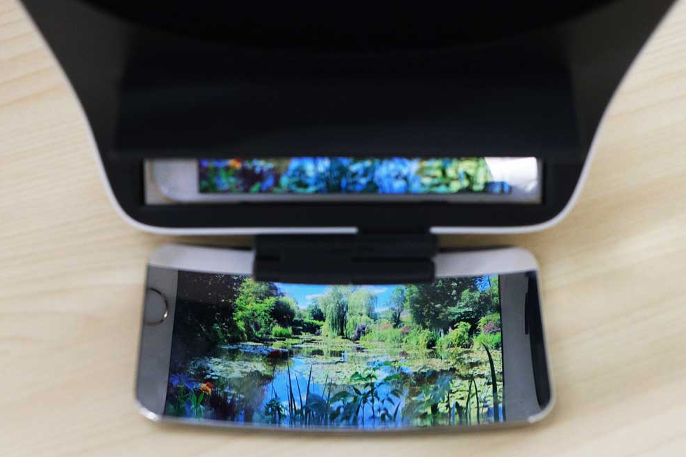 目の前に画面があるってどんな感じ Vrじゃないシンプルなヘッドマウントスクリーン Visor X を使ってみた ギズモード ジャパン