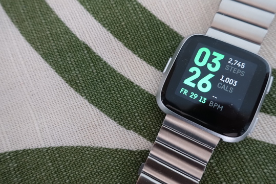 Fitbit Versaを買った。2週間で2.5キロ痩せた:Fitbit Versaレビュー