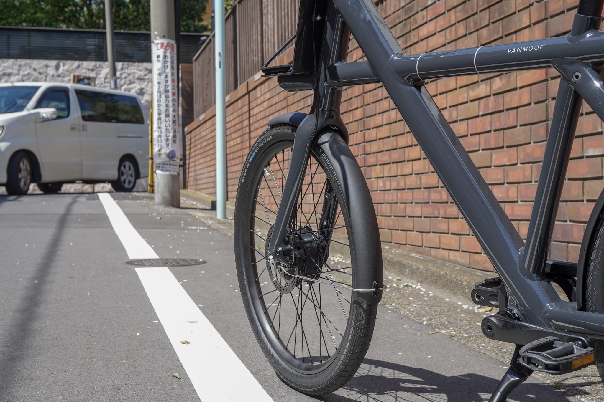 VanMoofの電動自転車｢Electrified X2｣ハンズオン：Xを模したフレームが