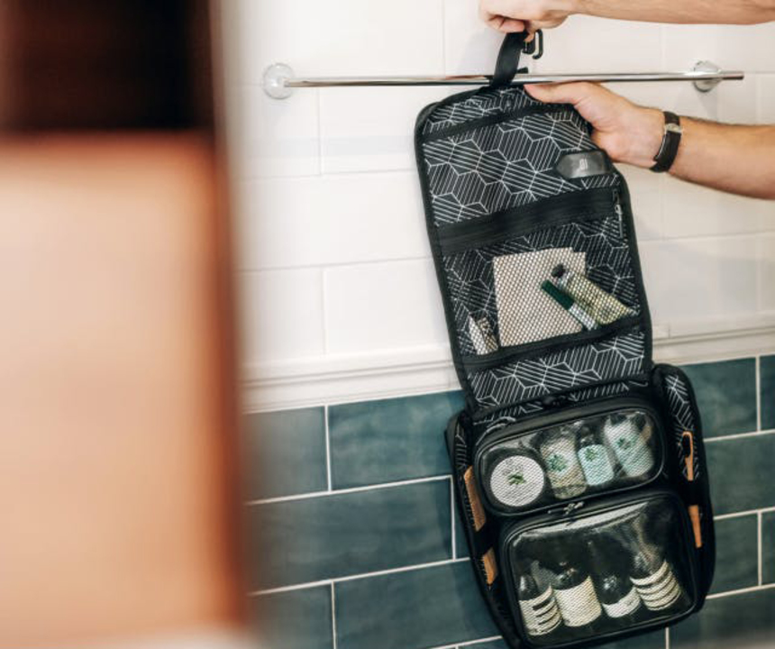 薄さ4cmなのに収納力十分 キャリーケースの隙間にもぴったりなトラベルポーチ Travel Packer があと2日で終了 ギズモード ジャパン