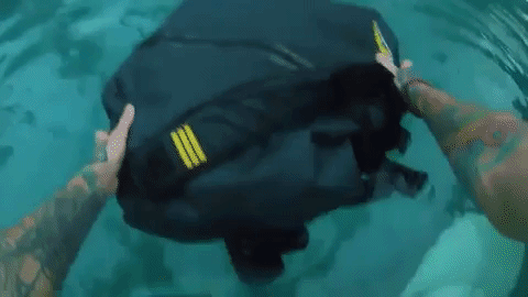 水にバッグ付ける