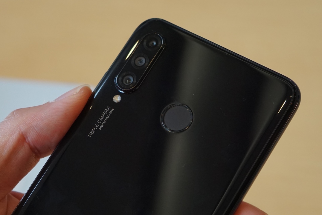 3眼カメラで3万2880円 コスパに震えるスマホ Huawei P30 Lite 登場 ギズモード ジャパン