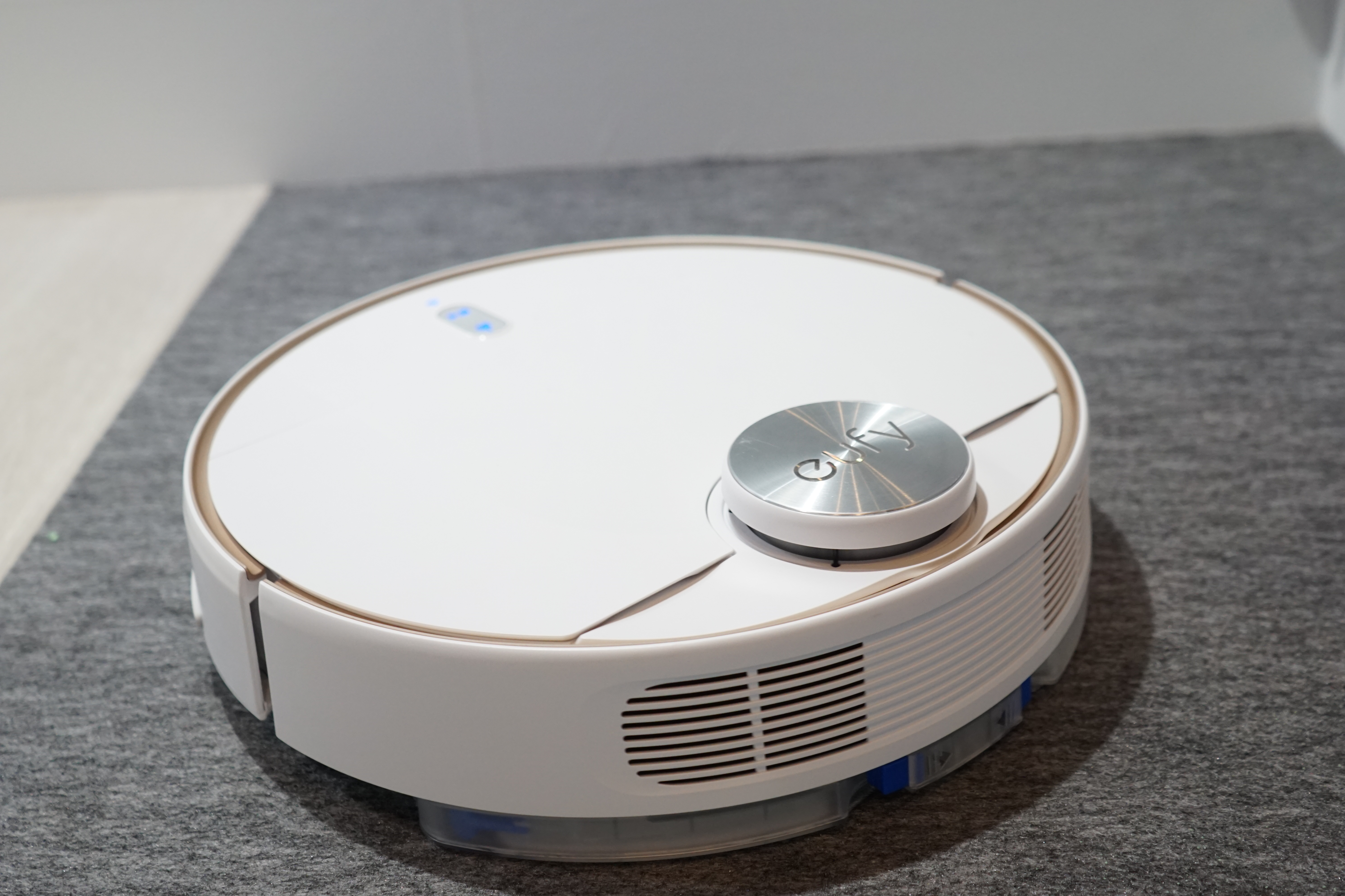 水拭き＋マッピング。無敵の布陣のロボット掃除機「RoboVac L70 Hybrid