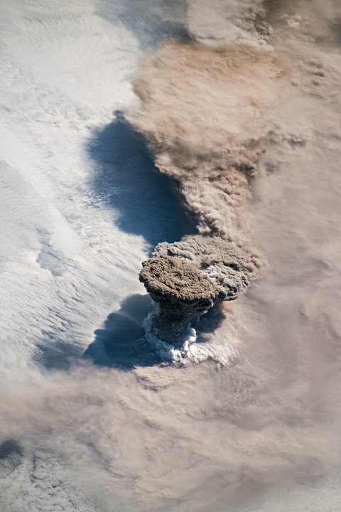 190627_volcanoerupting2
