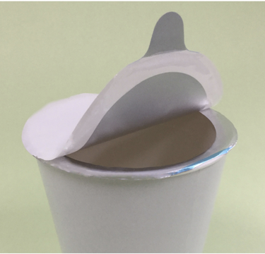 皆が待ち望んでいたイノベーション! カップ麺のフタ、開けてももう一度閉じられるように