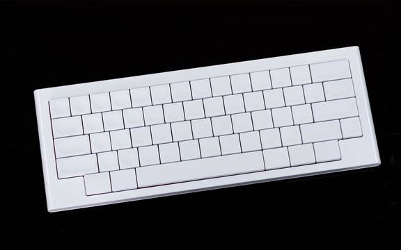 ホワイトチョコみたいな薄型メカニカルキーボード