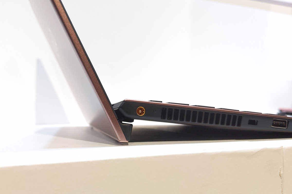 vaio_sx12_stand