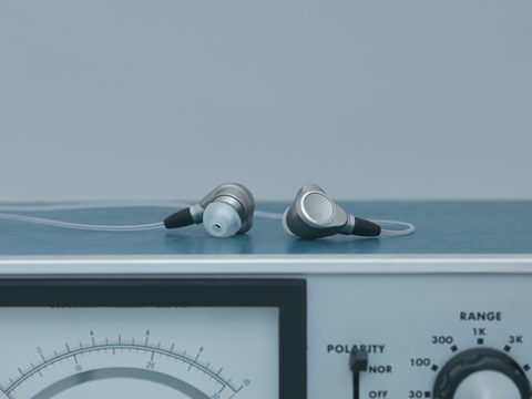 イヤホンなのに「スピーカーのような広い音」がするイヤホン