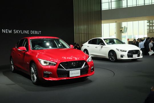 高速道路で手放し運転できる、新型「日産スカイライン」登場