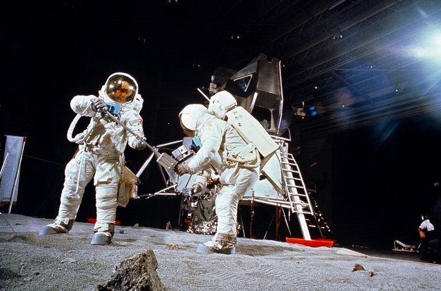 190718MoonLanding_REAL_apollo11photo