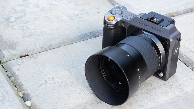 20代にはまだ早すぎた中判ミラーレスカメラ「X1D II 50C」ハンズオン【動画】