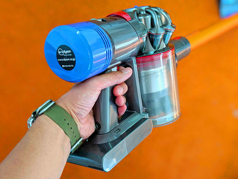 ダイソンの非正規バッテリーで発火事故。対象バッテリー購入者は利用中止を！