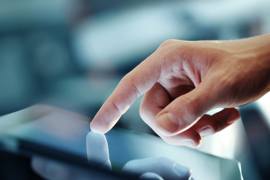 アメリカ海軍がタッチスクリーンから方向転換。その理由とは...