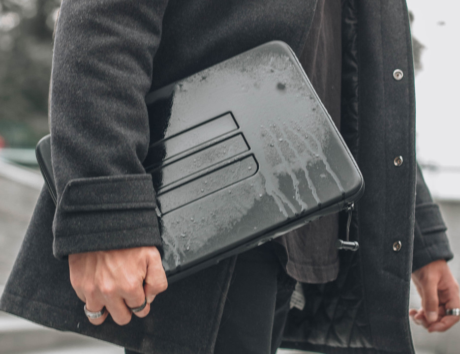 DRYCASE_Model_carrying