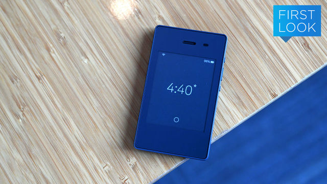 カードサイズスマホLight Phone2ハンズオン:つながっていることに疲れたひと向けスマホ