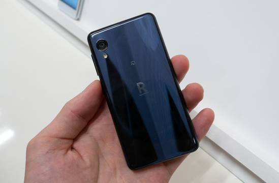 楽天から自社製スマホ「Rakuten Mini」発表! FeliCa搭載、日本むけの小さいスマホ