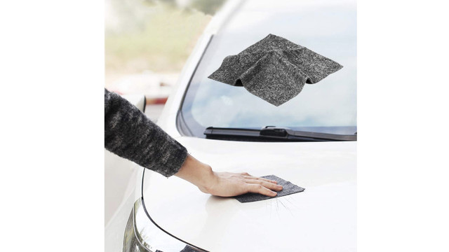 車の表面についた引っかき傷を拭くだけで消せるクロス